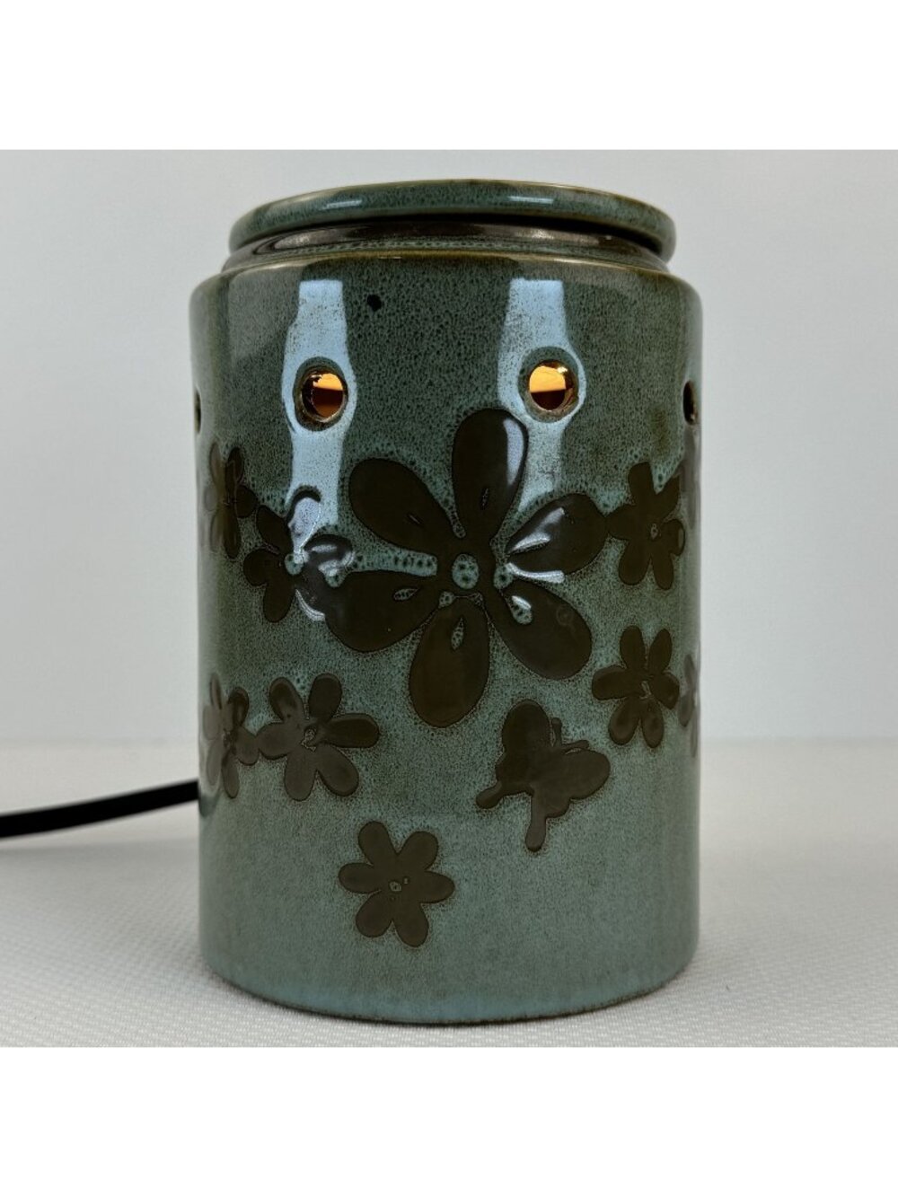 Scentsy Metal Petal 26974 Electric Warmer Ceramic Floral Butterflies Green 6"